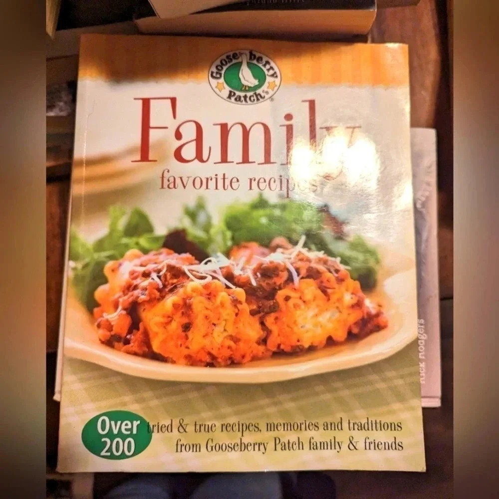 Gooseberry Patch Family Favorite Recipes Book